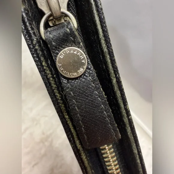 BURBERRY Black Leather Clutch - Picture 4 of 11
